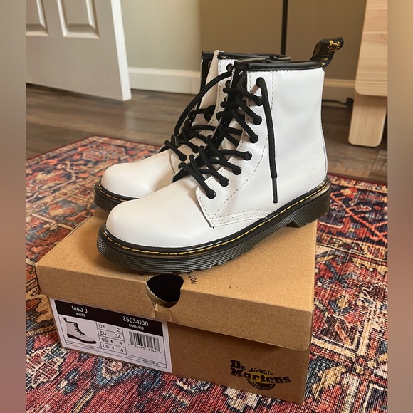 NEW tags removed white KIDS Dr. Martens (comparable to women’s 5 lighter weight) - Picture 1 of 6